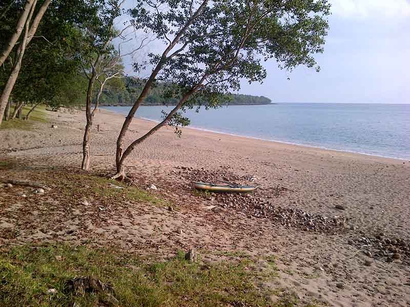 The Coastal farms are from 600 to 1500 meters back from this local beach